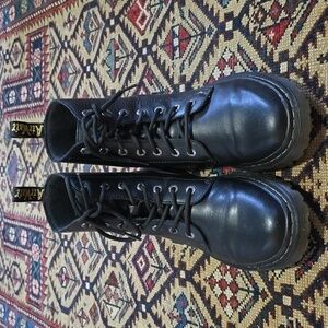 Doc Martens Luana 7 Eyelet Black Lace Up Boots AW004 US L 10 EUC